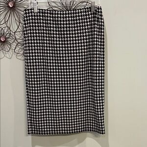 Chelsea & Theodore Monochrome Houndstooth Pencil Skirt